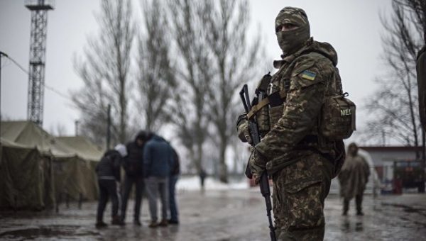 Ситуация с безопасностью в Донбассе остается тревожной, заявили в Киеве