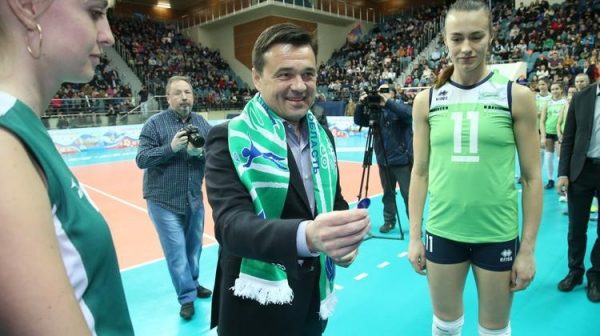 Губернатор открыл волейбольный матч между подмосковной и крымской командами