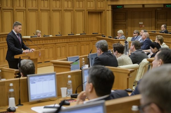 Андрей Разин рассказал об  итогах работы Министерства в 2016 году и о планах на 2017 год на заседании Мособлдумы