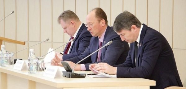 Состоялся совместный круглый стол Министерства строительного комплекса Московской области и профильного Комитета Мособлдумы