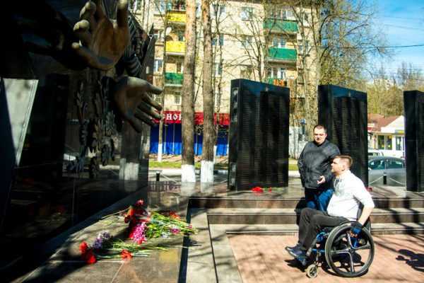 Инвалиды Химок проверили доступность маршрута ко Дню Победы