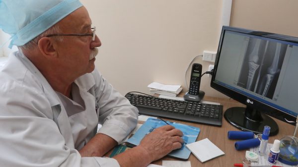 Электронные медкарты ввели во всех детских поликлиниках региона
