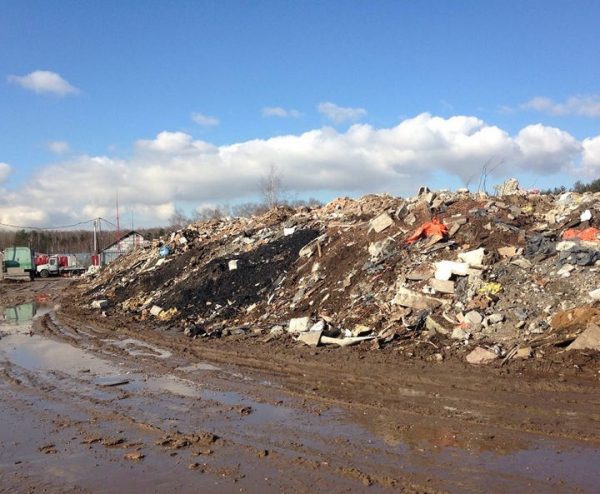 Суд подтвердил законность наказания компании за 4-метровые навалы мусора 