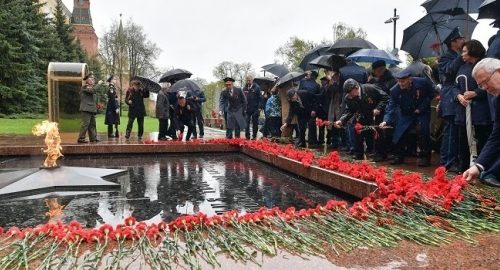 Депутаты Мособлдумы в составе делегации Подмосковья приняли участие в церемонии возложения венка к мемориалу «Могила Неизвестного Солдата»