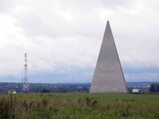 Пирамида Голода разрушена ураганом, но арт-объект выжил