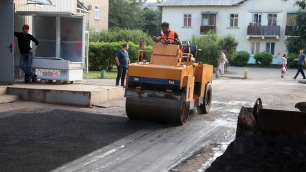 Дорожные службы Котельников закончили ямочный ремонт на двух улицах города
