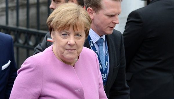 Меркель заявила, что договорилась с Макроном “очень тесно работать вместе”