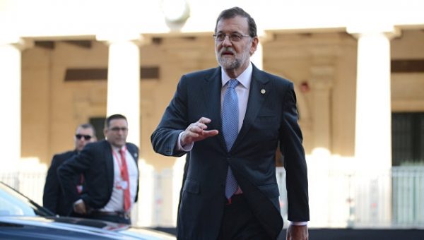 В Испании левая коалиция предложила вынести вотум недоверия Рахою