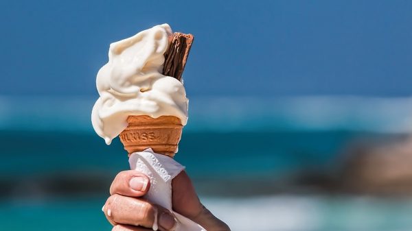 Тысячу порций мороженого раздали детям в парке Люберец 12 июня