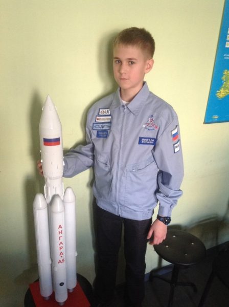 Подмосковный школьник успешно запустил деревянную ракету «ангару»