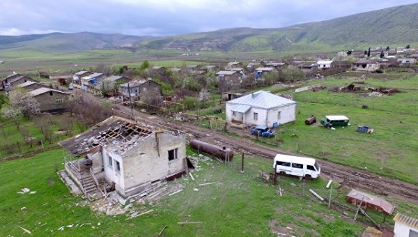 В подвергшемся обстрелу селе Алханлы не было огневой точки, заявили в Баку