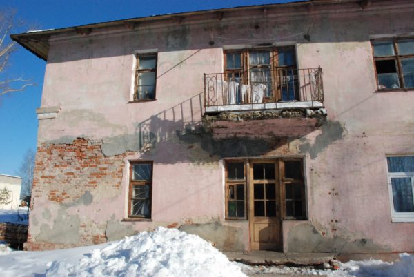 Шесть аварийных домов расселят в Тучкове после вмешательства ОНФ