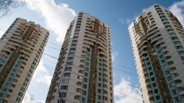 Сиротам региона дополнительно выделили 240 миллионов рублей на покупку жилья