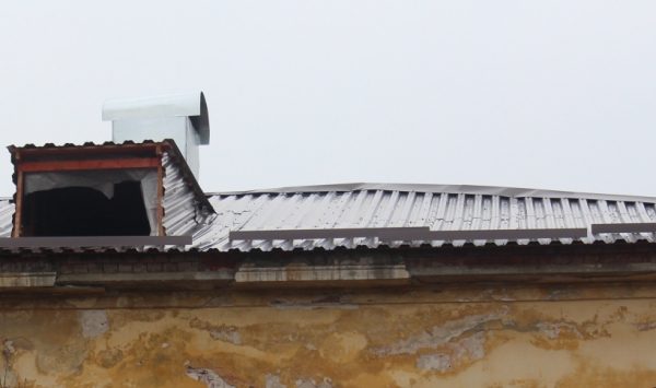Дом, где протекает крыша, отремонтируют в Воскресенском районе к 15 августа