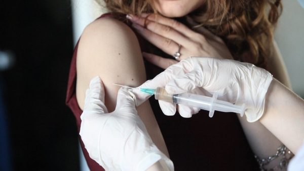 Более 5,2 тыс. человек сделали прививки от клещевого энцефалита в Подмосковье с начала года