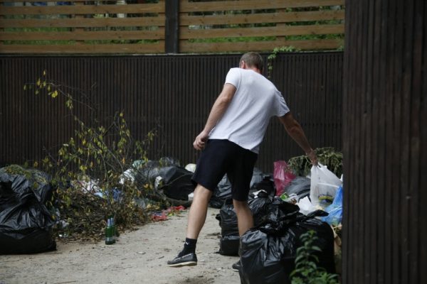 Жителя Котельников оштрафовали на 4 тысячи рублей за сброс мусора