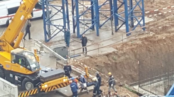В Химках при обрушении строительного крана один рабочий погиб, двое тяжело ранены">  