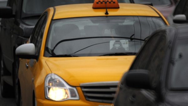 Свыше 300 нарушений выявили в работе таксомоторных компаний региона с начала сентября