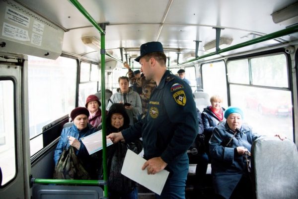 Для пассажиров «пожарного» троллейбуса в Химках провели профилактическую акцию