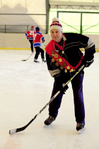 Подмосковному чемпиону мира по хоккею Юрию Парамошкину исполнилось 80 лет