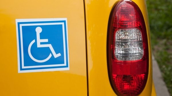 C инициативой по запрету на эвакуацию машин инвалидов выступили в ЛДПР