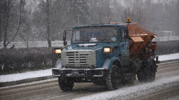 Областное ГИБДД предупредила водителей о предстоящем снегопаде в Подмосковье