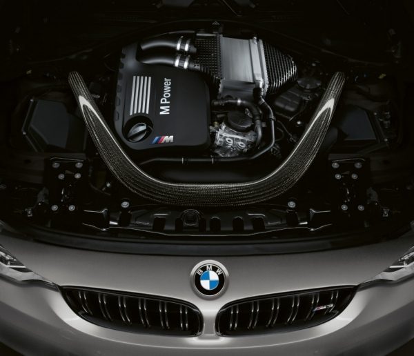 BMW официально представила лимитированный седан M3 CS