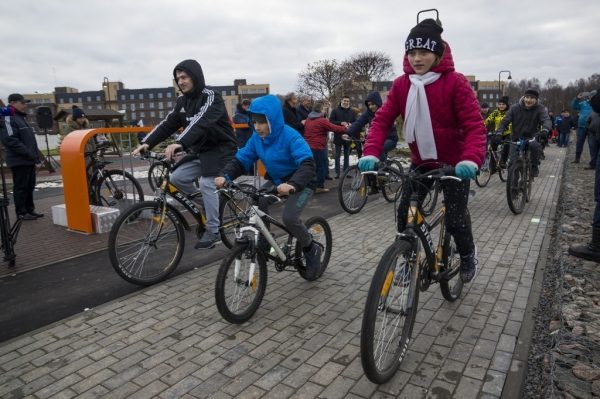 Лыжники опробовали «умную» велодорожку в ЖК «Мишино»