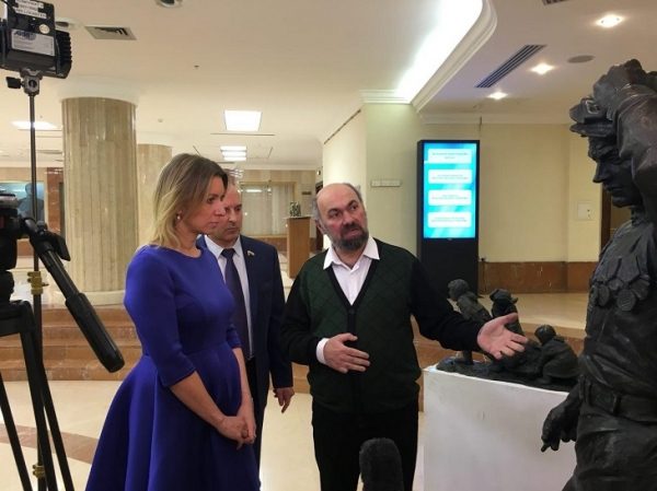 Официальный представитель МИД РФ Мария Захарова посетила выставку в Мособлдуме