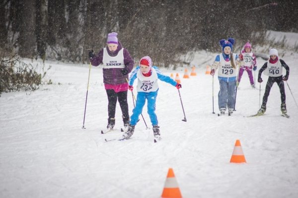 350 лыжников вышли на старт соревнований открытия сезона в Химках