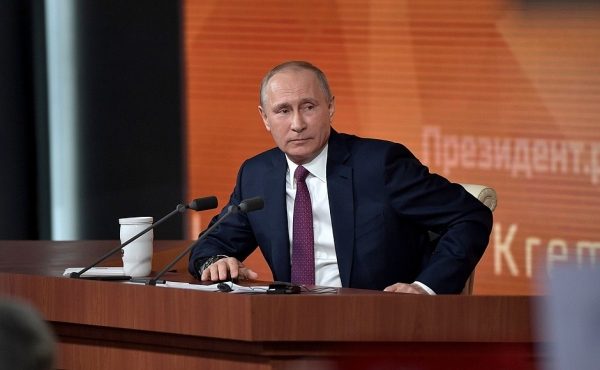 Путин: Необходимо ввести регулирование по жилищным платежам">  