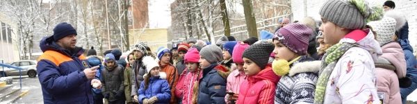 Школьникам Химок напомнили правила безопасности на льду зимой
 