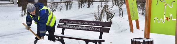 Коммунальщики Химок устраняют последствия снегопада
 