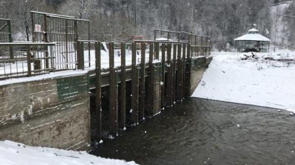 Плотина на реке Сходне в Химках нуждается в срочном ремонте