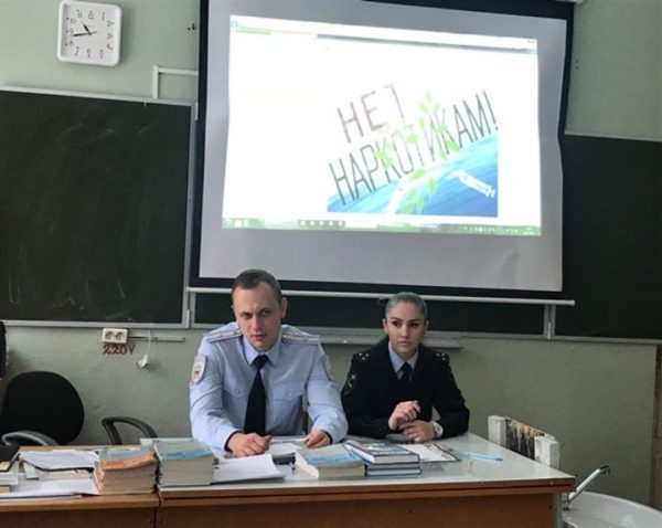 Полицейские УМВД России по г.о. Химки провели акцию "Здоровая страна - начинается с тебя!""