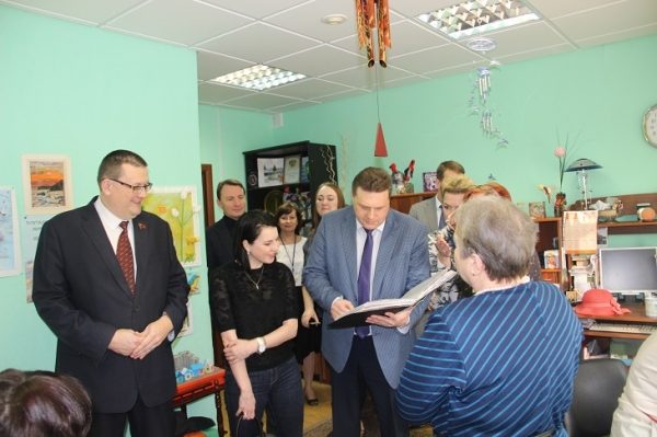 Андрей Голубев: 8 тыс. волонтеров оказывают сегодня социальные услуги в Московской области	