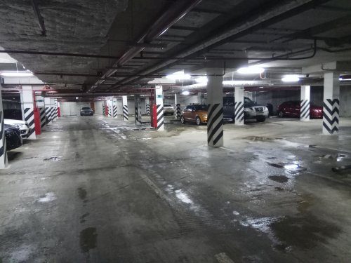 Химчане вынуждены оставлять автомобили в затопленном гараже">  