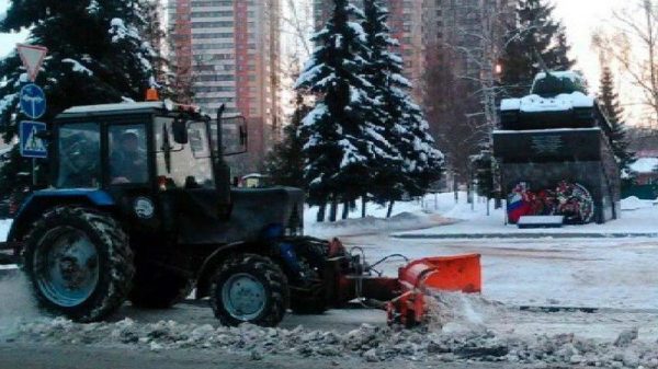 В Подмосковье организовали дополнительную уборку дорог, ведущих к воинским мемориалам