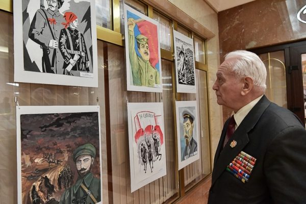 В Мособлдуме открылась выставка, посвящённая 100-летию со дня основания Советской Армии и Военно-Морского Флота