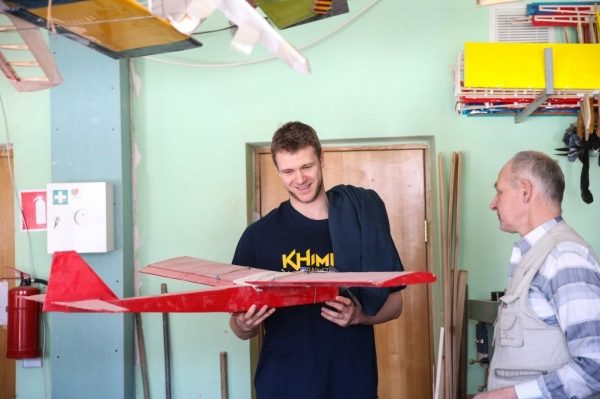 Форвард БК «Химки» Андрей Зубков посетил Дом юного техника