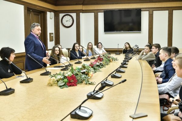 Мособлдуму посетили студенты из Домодедово