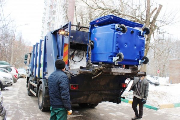 В Химках увеличили количество машин по вывозу мусора