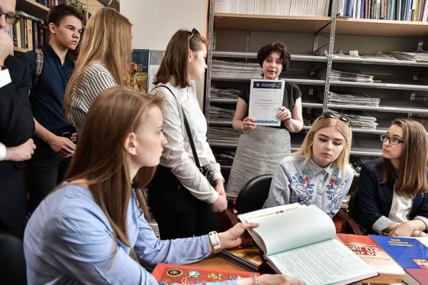 Мособлдуму посетили школьники из Домодедово