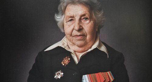 В Мособлдуме проходят фотовыставки с портретами ветеранов и современных пенсионеров