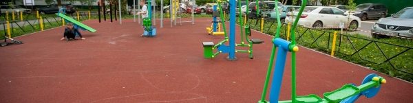 В Химках устанавливают безопасные детские площадки
 