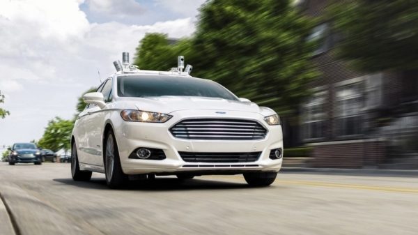 «Беспилотная пятилетка»: автомобили Ford будут без руля и педалей