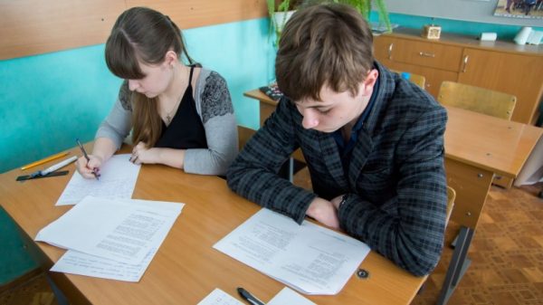 Более 70 тысяч подмосковных девятиклассников сдают экзамен по русскому языку во вторник