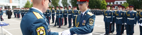В АГЗ МЧС России состоялся выпуск кадет и иностранных специалистов
 