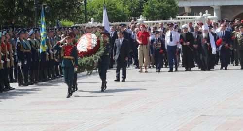 Депутаты Мособлдумы возложили цветы к Могиле Неизвестного Солдата