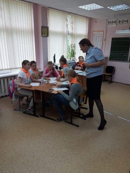 Полицейские УМВД России по г.о. Химки провели акцию «Здоровье – твоё богатство» в детском оздоровительном лагере 